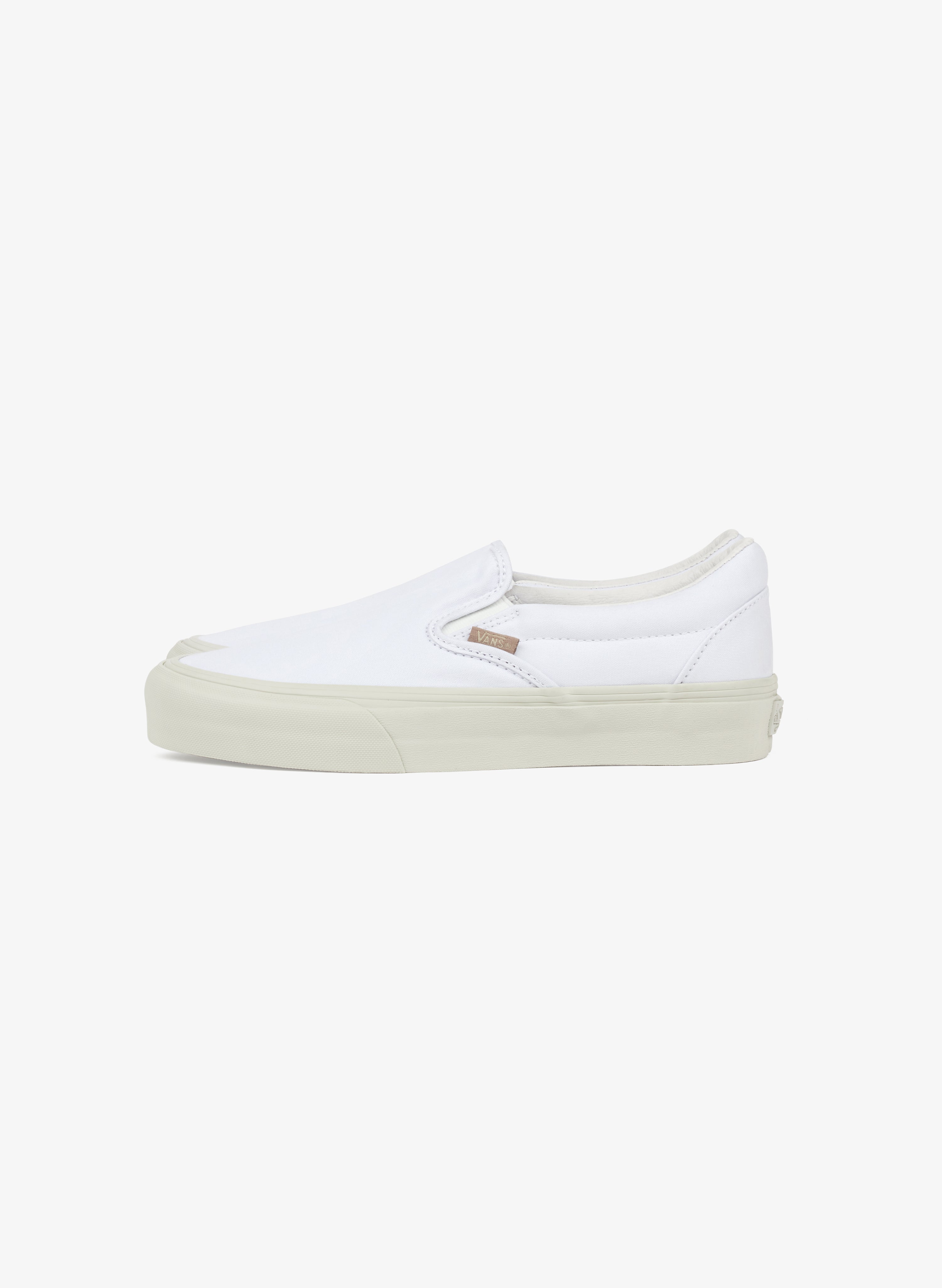 White slip on outlet vans junior